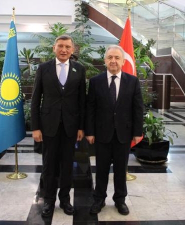 kazak-senator-nurtore-jusip-astana-buyukelcisi-mustafa-kapucu-aa-2320886_1